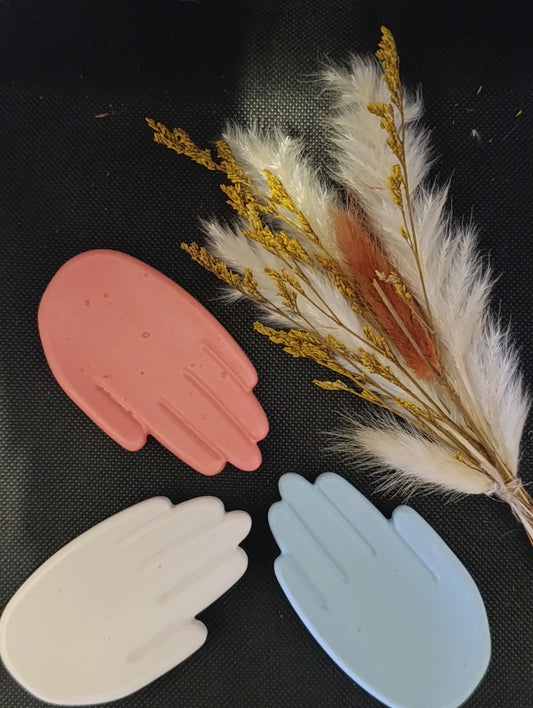 Vide poche pour boucles d'oreilles main