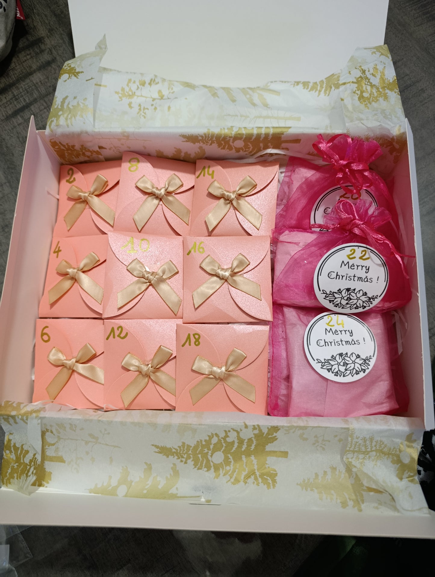 Calendrier de l'avent 12 cases 2025